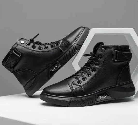 Klassische schwarze Lederstiefel
